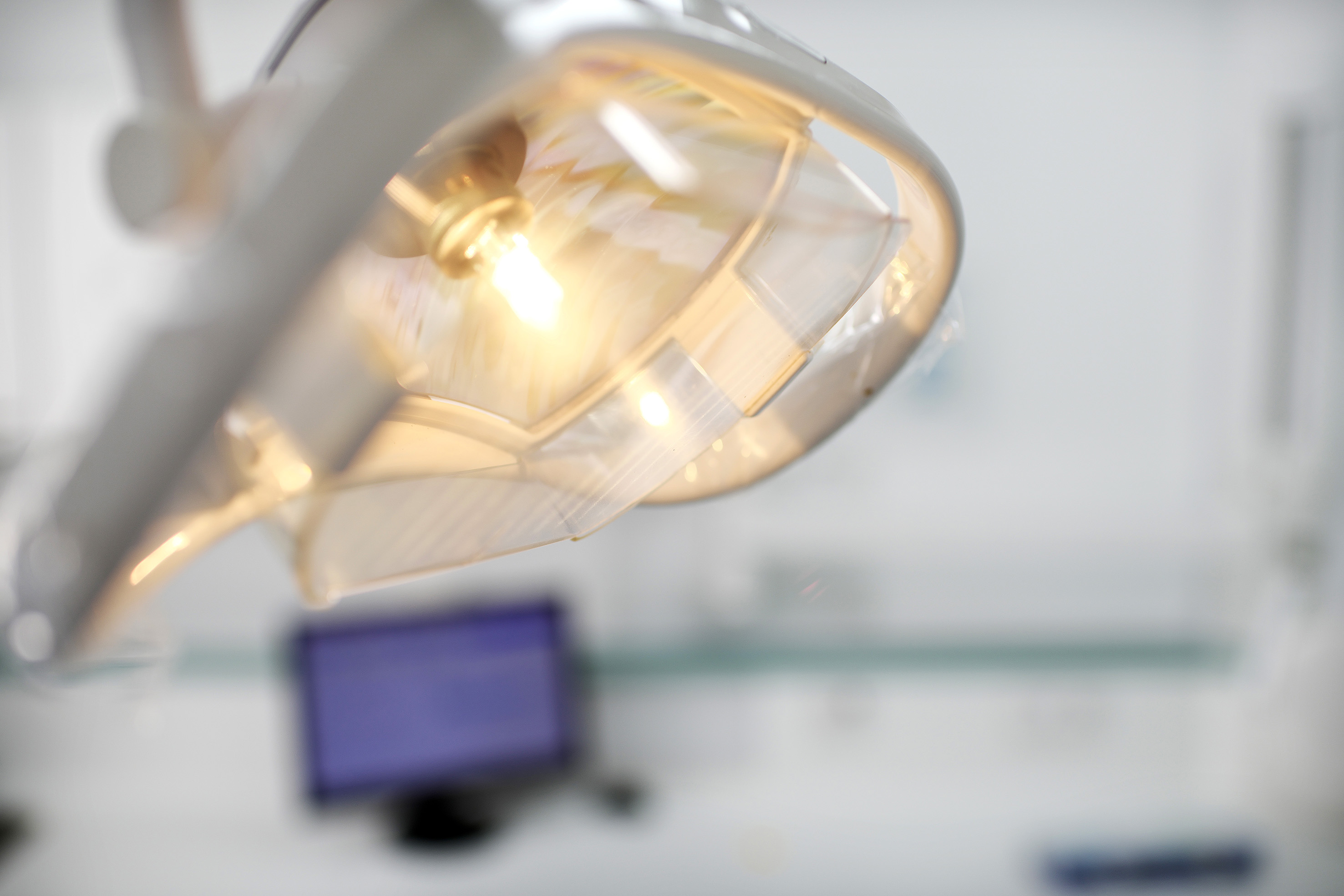 _fow2788 Photograph of a dental light in a surgery